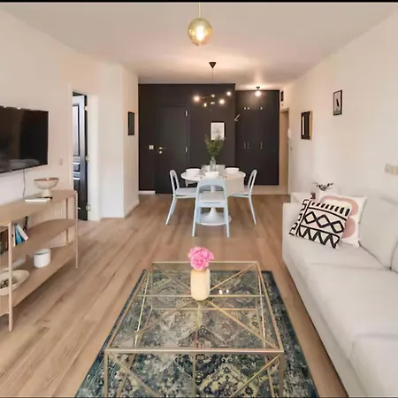 Mattea's 2-bedroom * Sofie