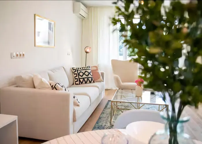 Mattea's 2-bedroom * София